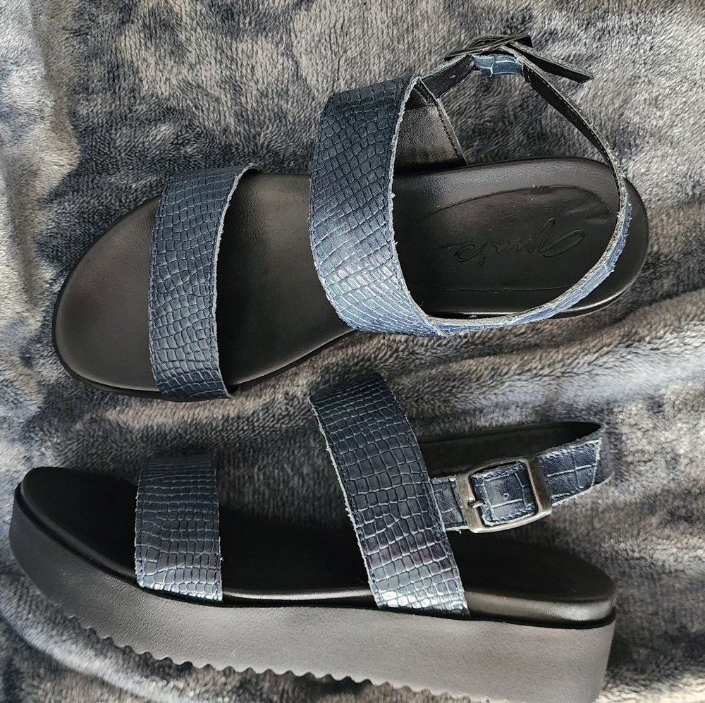 Genuine Croc Embossed Leather Sandals NEW Sz 7Wmns/38EU